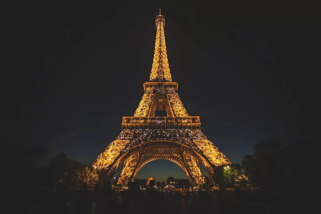 Eiffel tower in night.